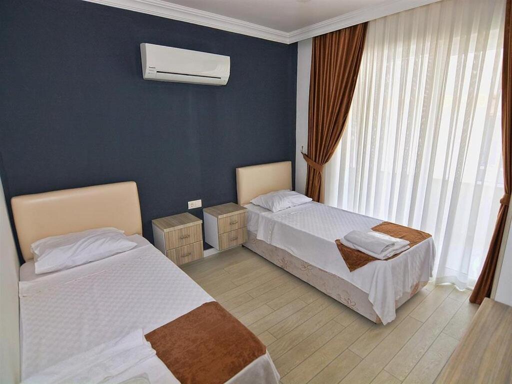 Airport Guelluek Otel Milas Bagian luar foto