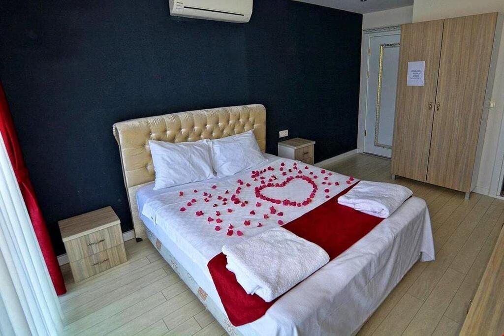 Airport Guelluek Otel Milas Bagian luar foto
